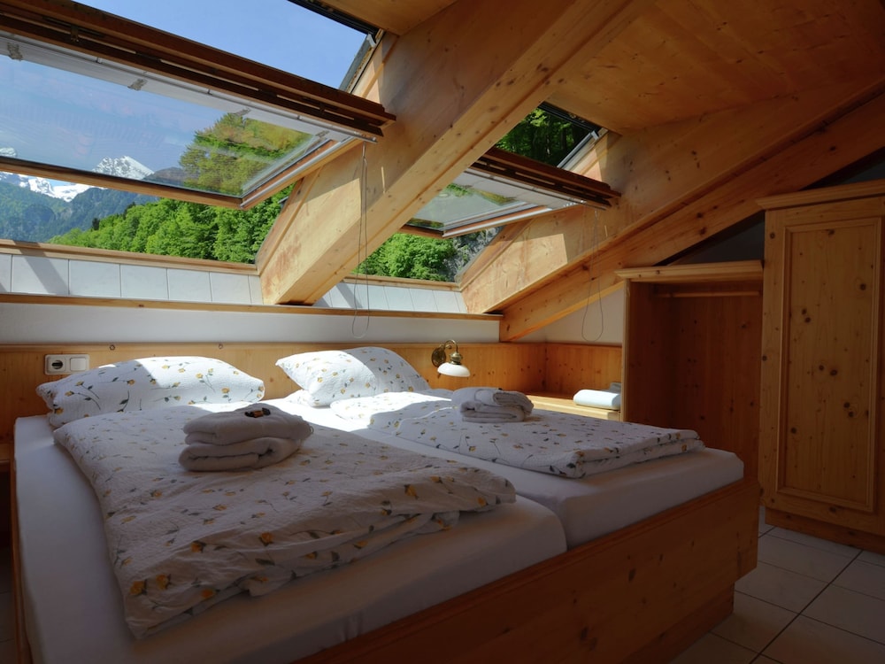 Classic House, Multiple Bedrooms photo 2
