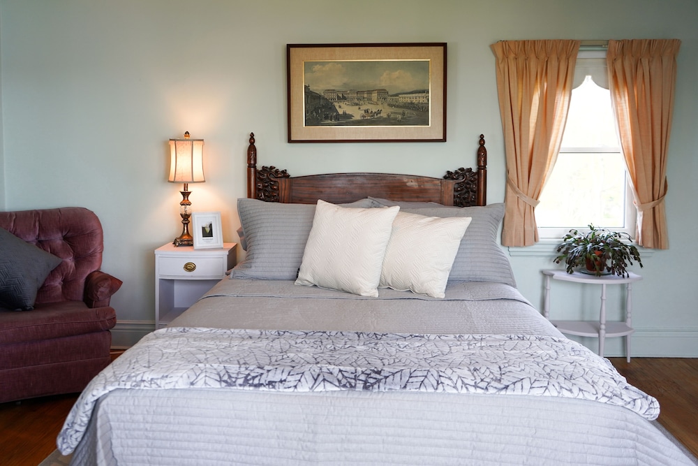 Superior Suite, River View, Lakeside