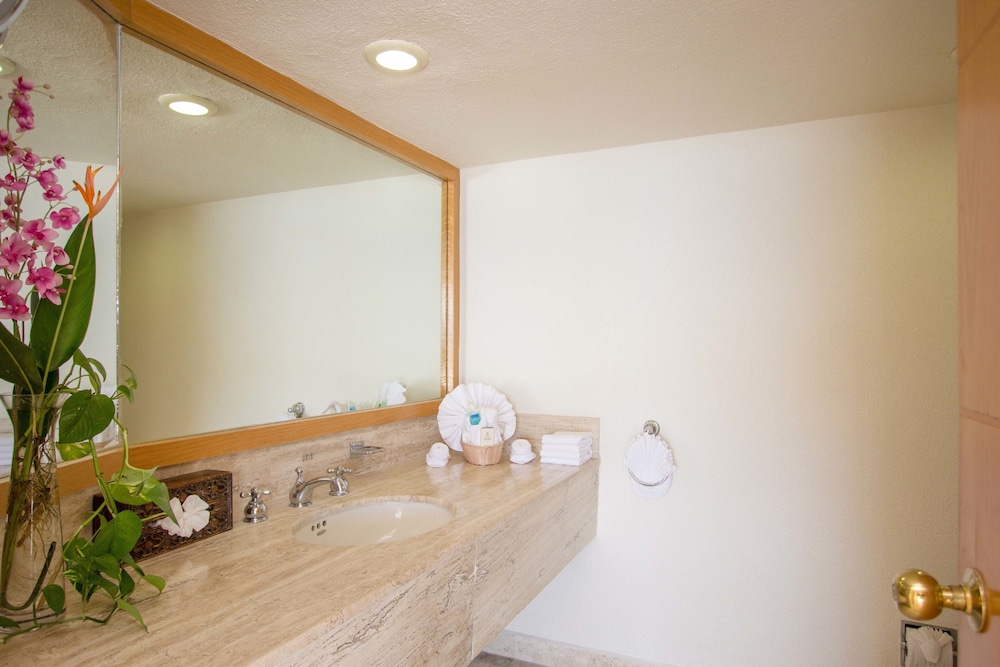 Junior Suite, 2 Double Beds, Balcony, Partial Ocean View - Photo 7