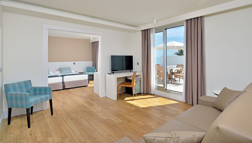 Suite, Sea View (Sol 2 Ad + 2 Ch) thumbnail 5