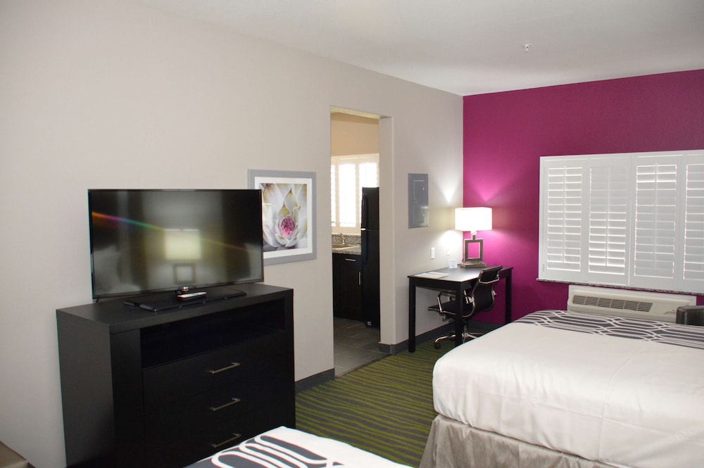 Standard Room, 2 Queen Beds, Non Smoking, Kitchen photo 1