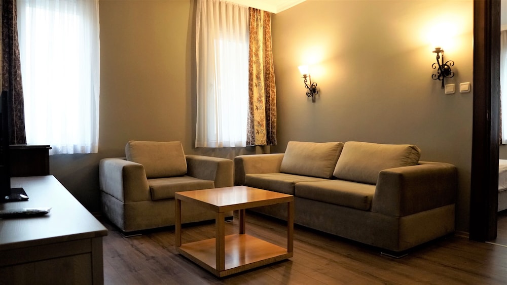 Family Apartment photo 3