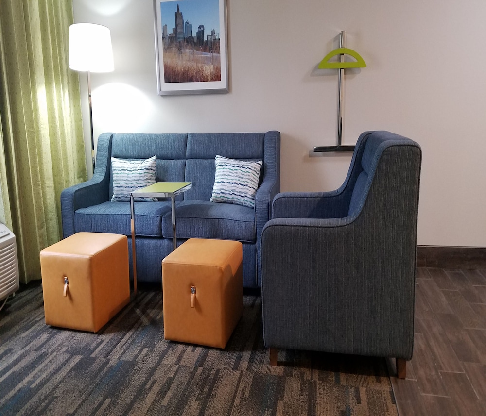 Suite, Accessible, Non Smoking - Photo 2