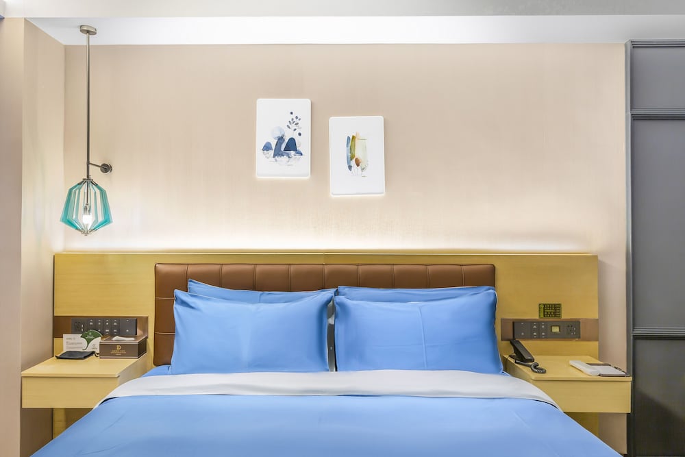 Comfort Room, 1 King Bed photo 3