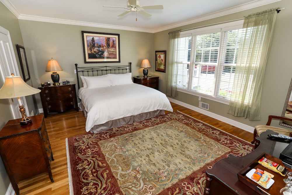Executive Suite, 1 King Bed, Accessible, Golf View photo 1