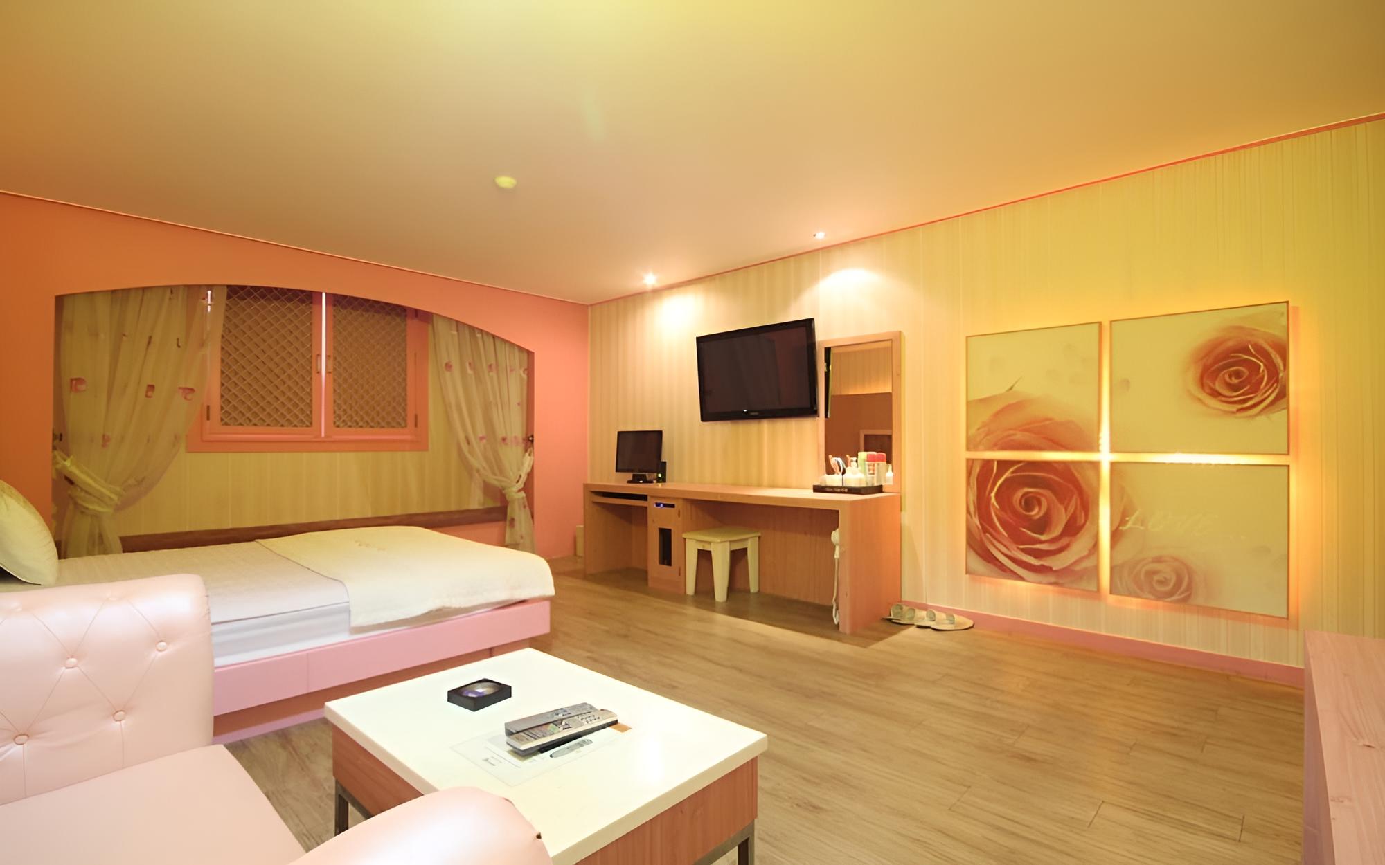 Room (Special room (Spacious room / PC / bi) - Photo 9