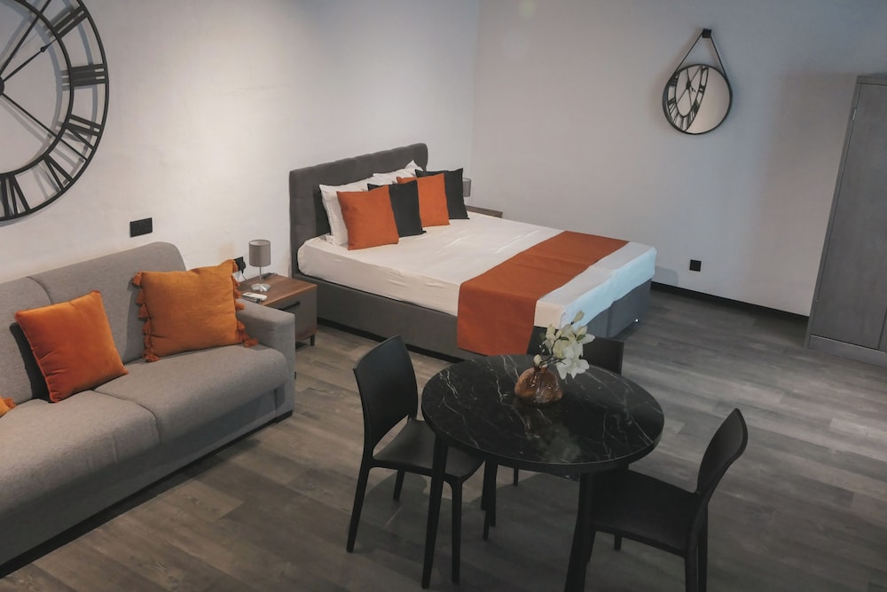 Quadruple Room, 1 Queen Bed with Sofa bed, Kitchenette photo 3