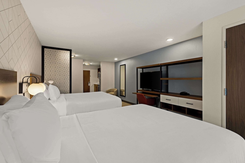 Suite, 2 Queen Beds, Non Smoking photo 2