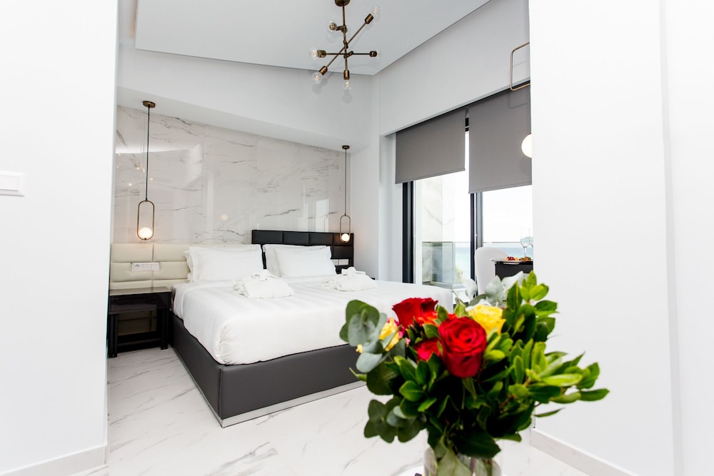 Luxury Villa (Sea Front) photo 2