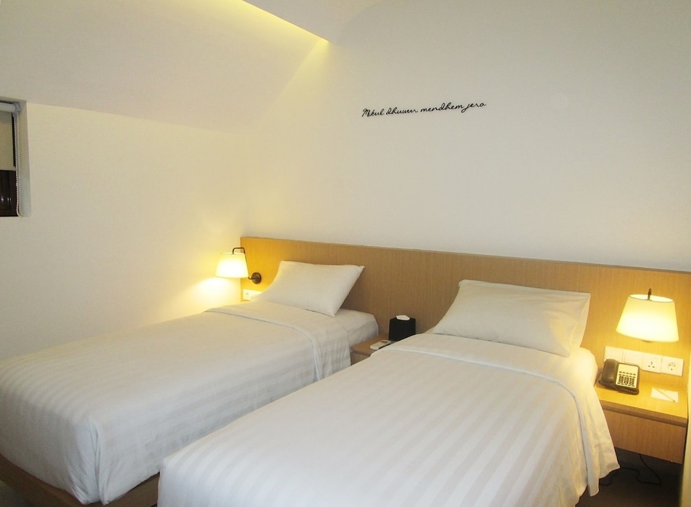 Simple Room photo 1