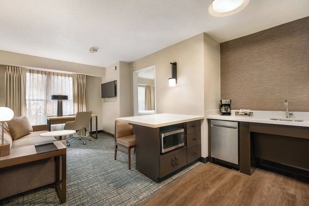 Suite, 1 Bedroom (Mobility/Hearing Accessible, Tub) photo 2