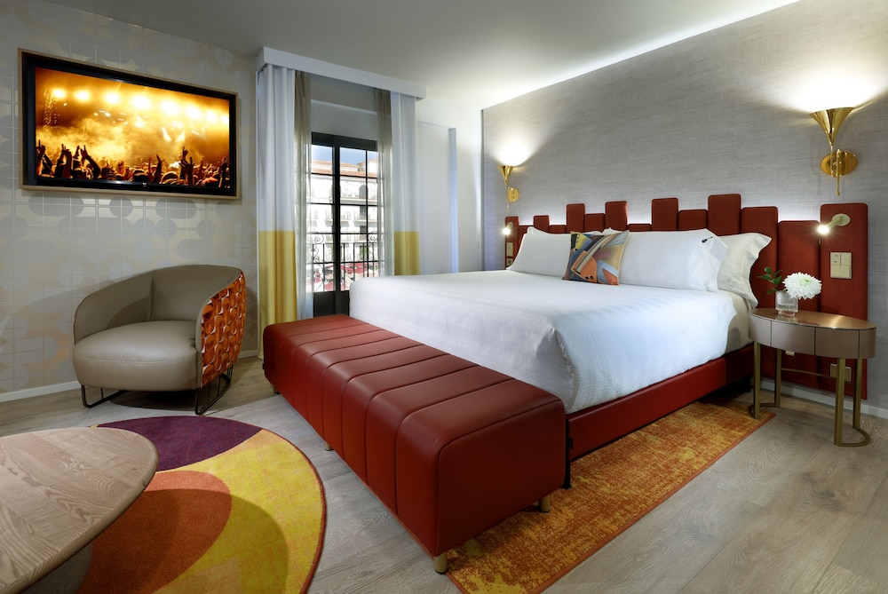 Studio Suite, Pool View
