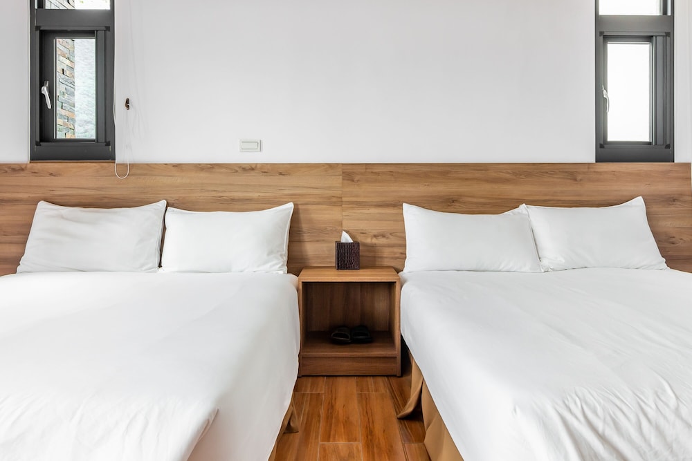 Deluxe Quadruple Room, Bathtub photo 3