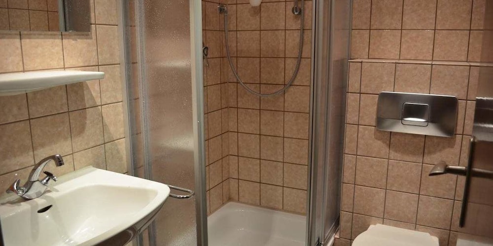 Double Room (Budget) photo 3