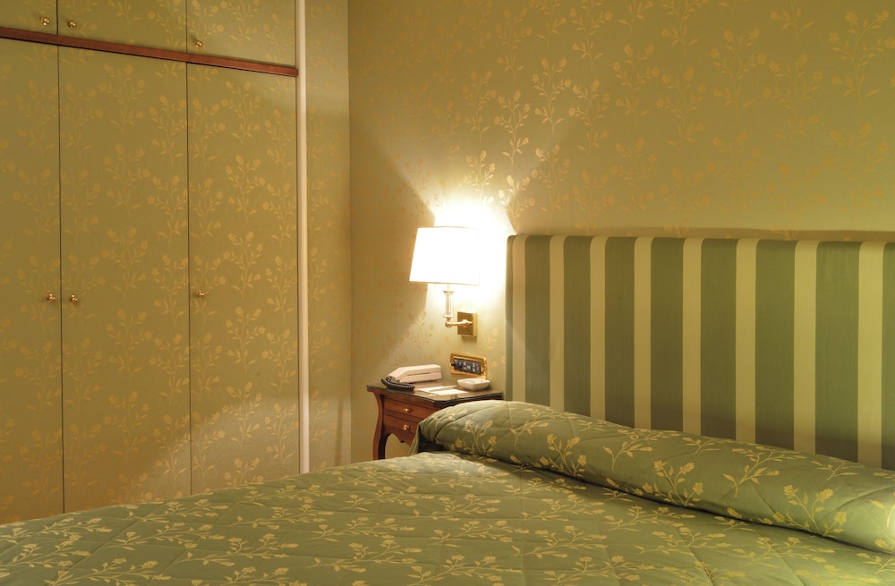 Superior Room, 1 Queen Bed - Photo 3