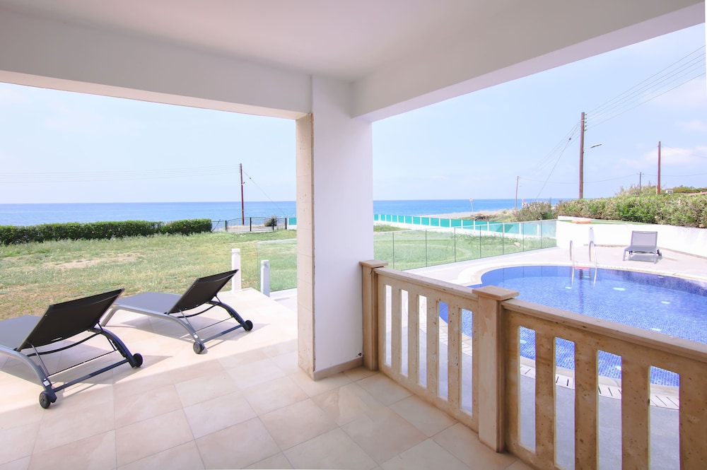 Luxury Villa, Sea View photo 2