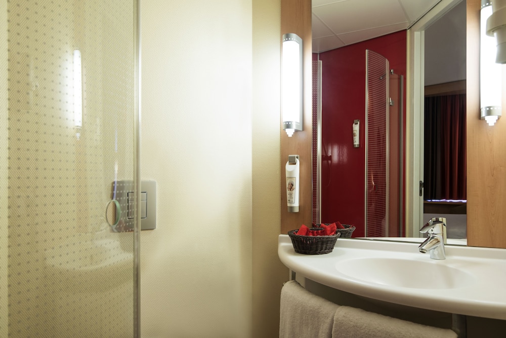 Premium Room, 1 Double Bed, City View - Photo 5