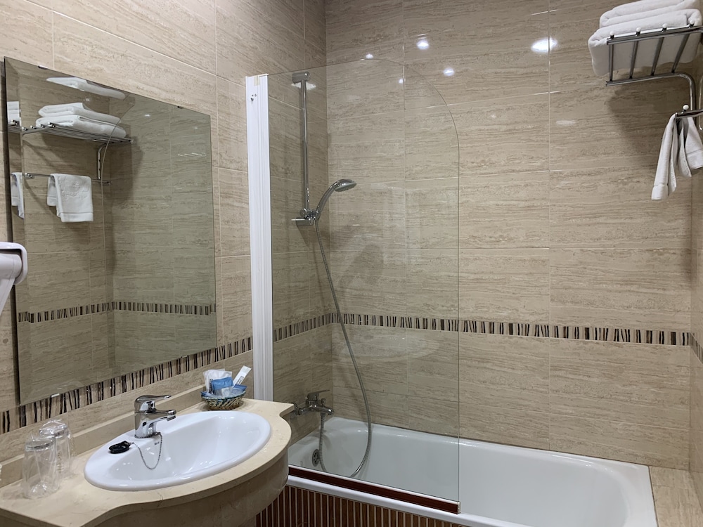 Double Room - Photo 18