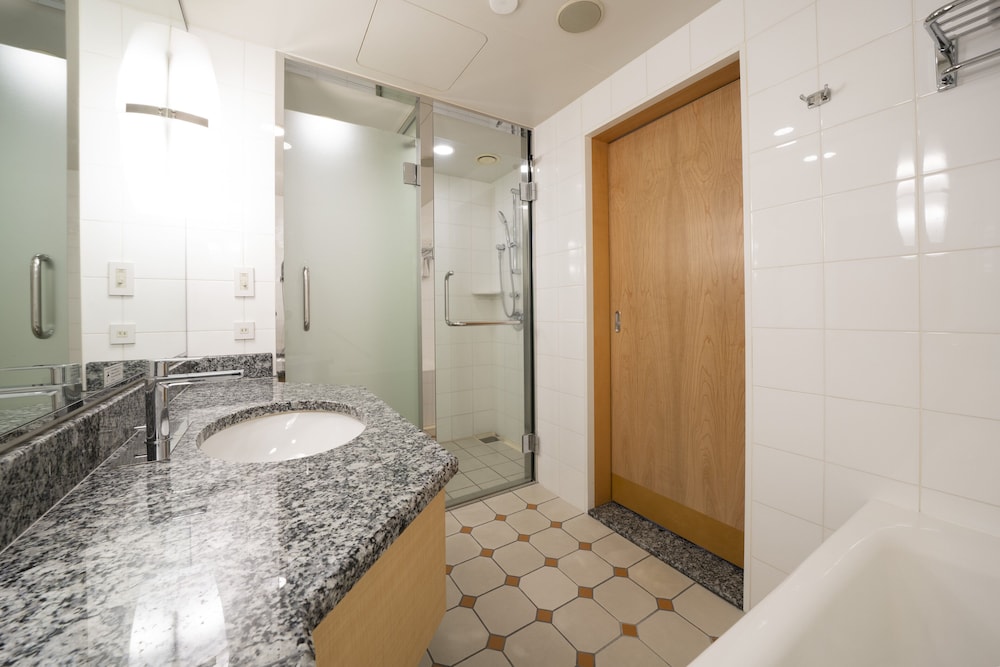 Premium Room, Multiple Beds - Photo 12