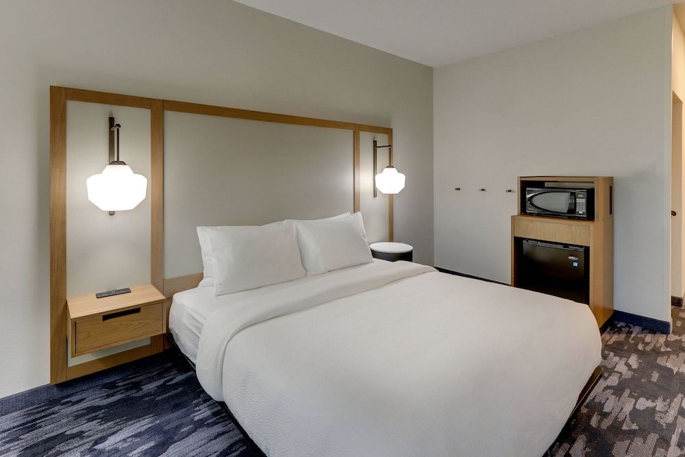 Room, 1 King Bed (Mobility Accessible, Tub) - Photo 2