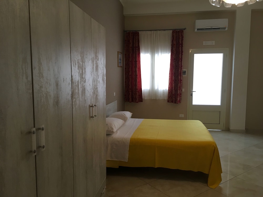 Deluxe Double Room, Patio, Garden View