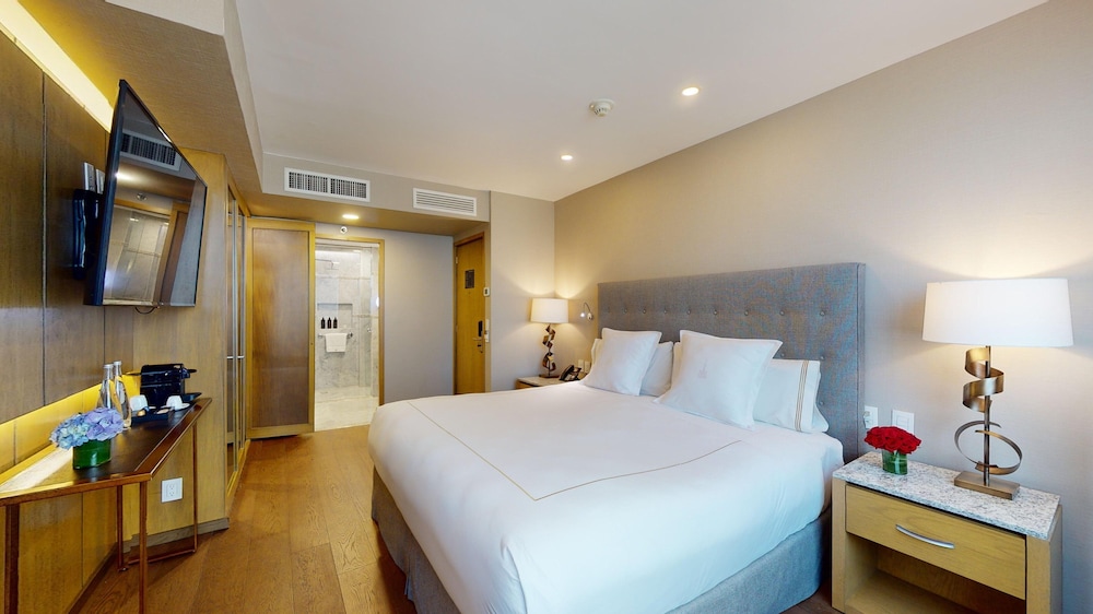 Deluxe Superior Room, 1 King Bed photo 1