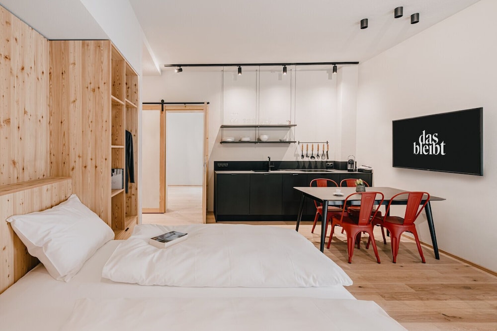Design Room (incl. Cleaning Fee)