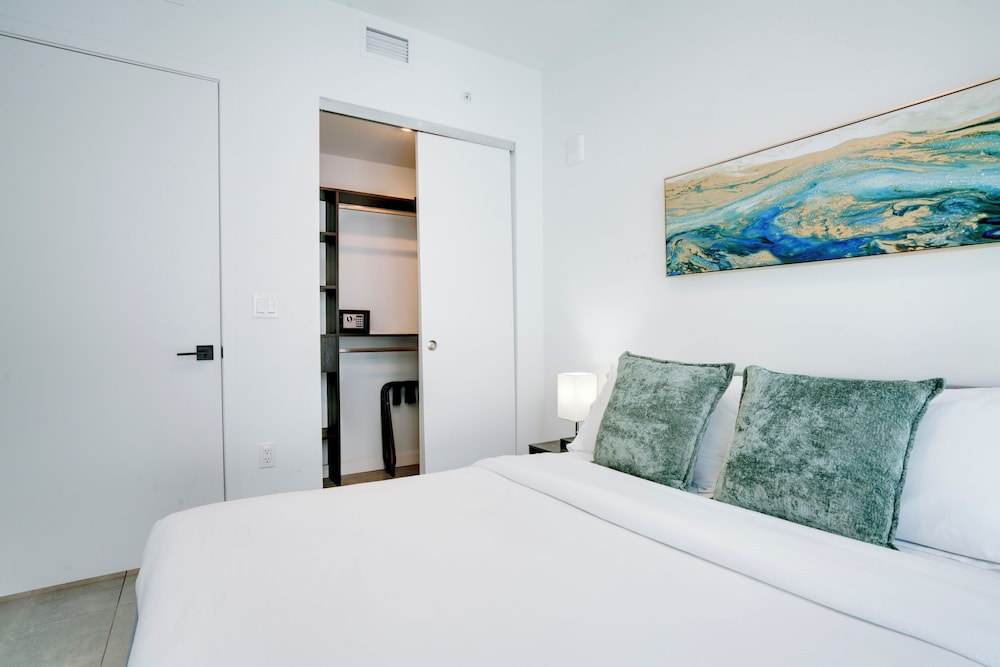 Elite Condo, Balcony, City View photo 3