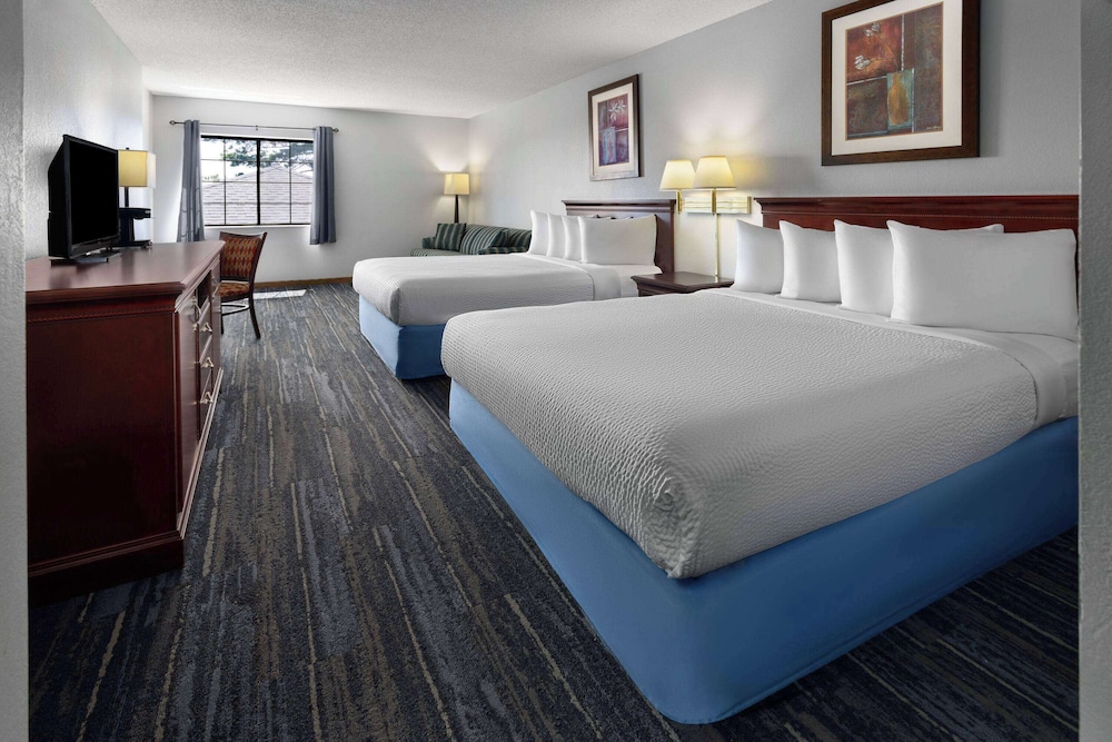 2 Queen Beds, Non-Smoking - Photo 1