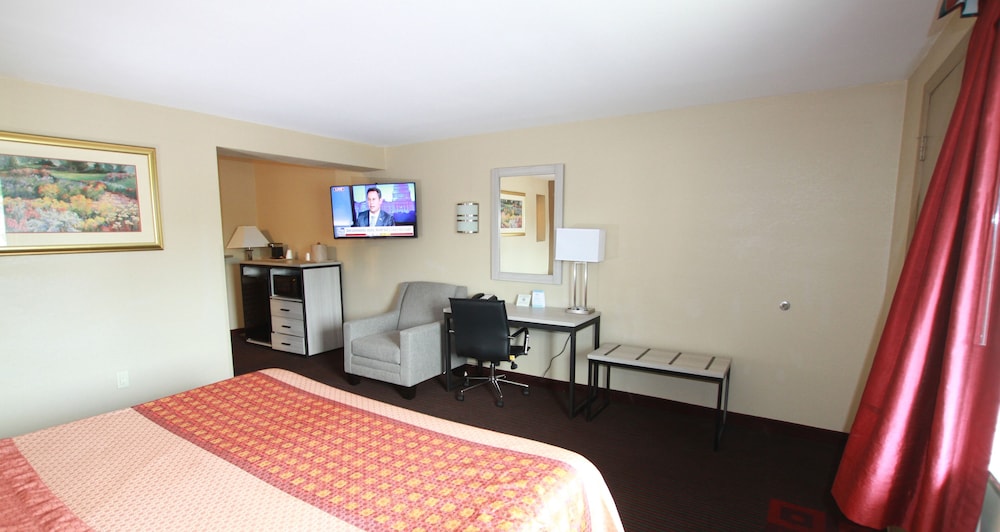 Deluxe Suite, 1 King Bed with Sofa bed, Non Smoking photo 3