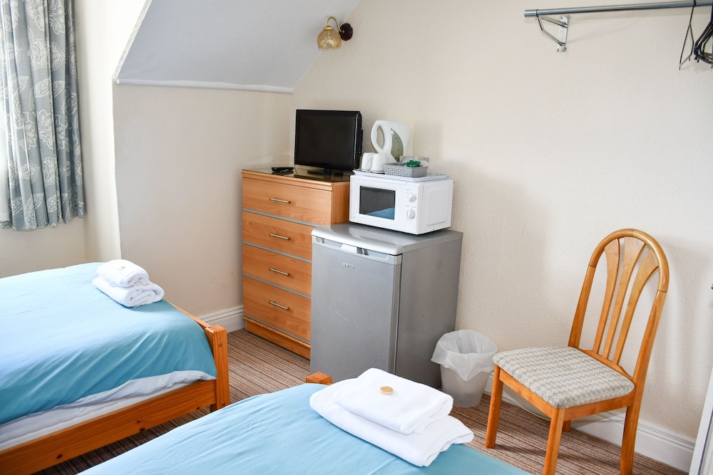 Standard Twin Room, Ensuite photo 3