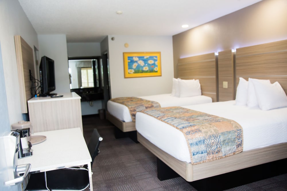 Room, 2 Queen Beds, Non Smoking - Photo 4