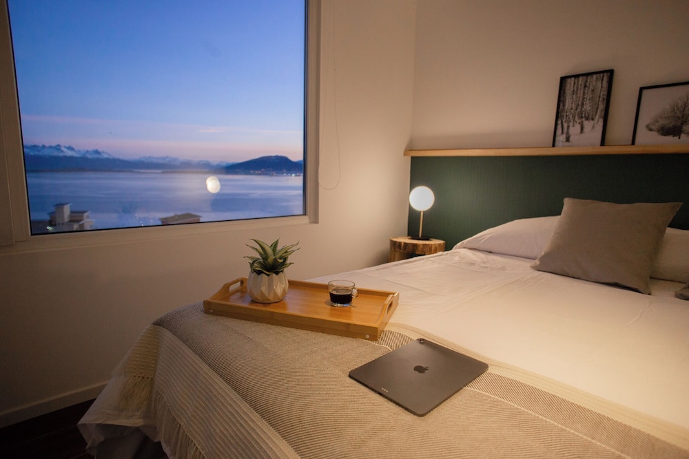 Deluxe Apartment, Private Bathroom, Canal View photo 2