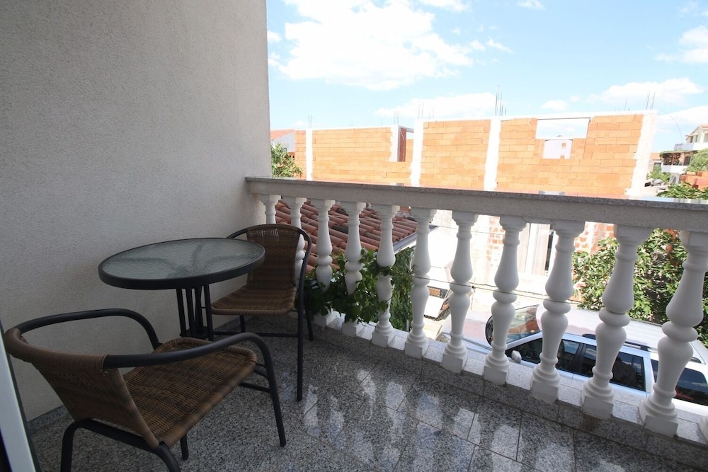 Apartment (Zora - Garden Terrace And Grill - A4() photo 2