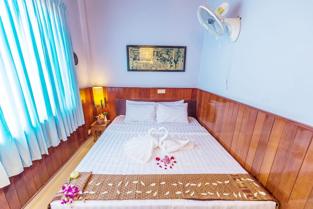 Superior Single Room Free Airport Pickup & 60 minutes full body massage