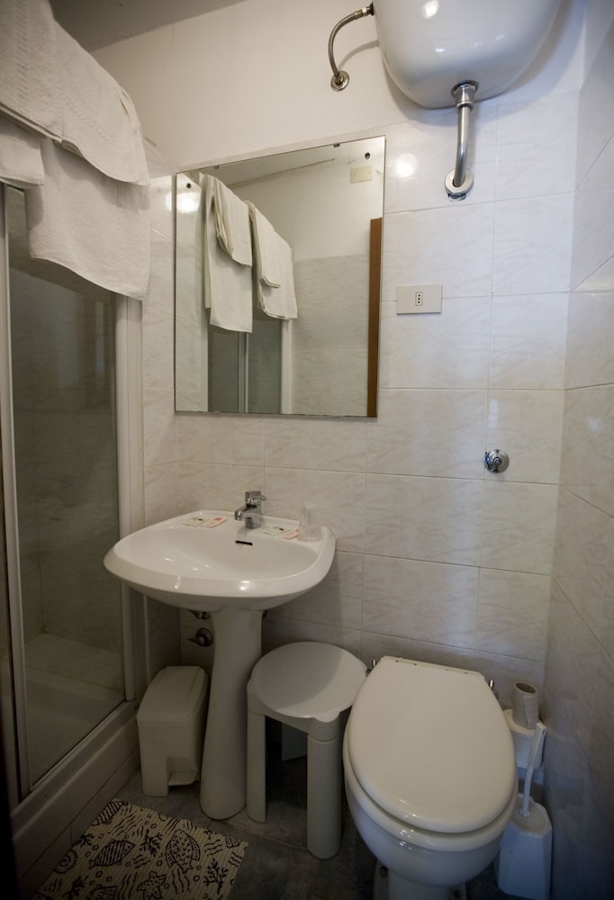 Basic Single Room, 1 Bedroom photo 2
