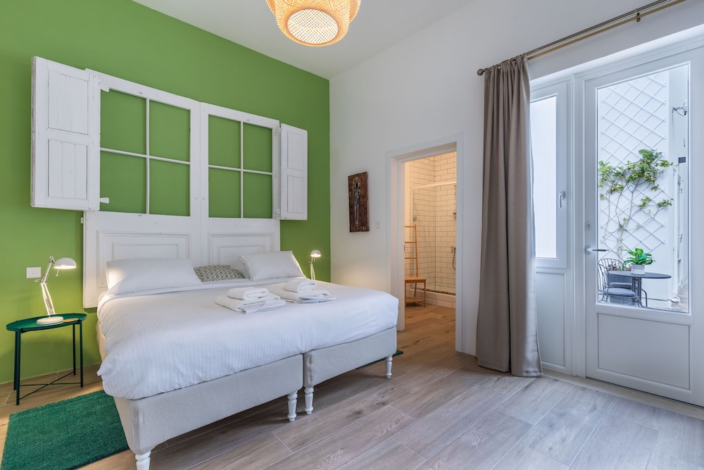 Deluxe Double or Twin Room photo 1