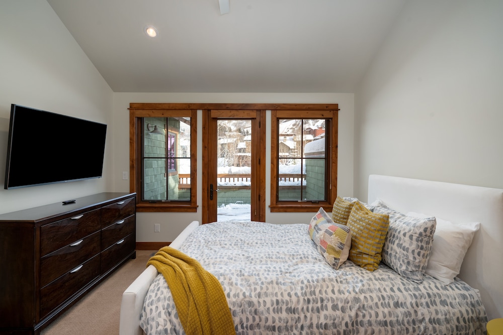 Luxury House, 5 Bedrooms, Non Smoking, Mountain View photo 3