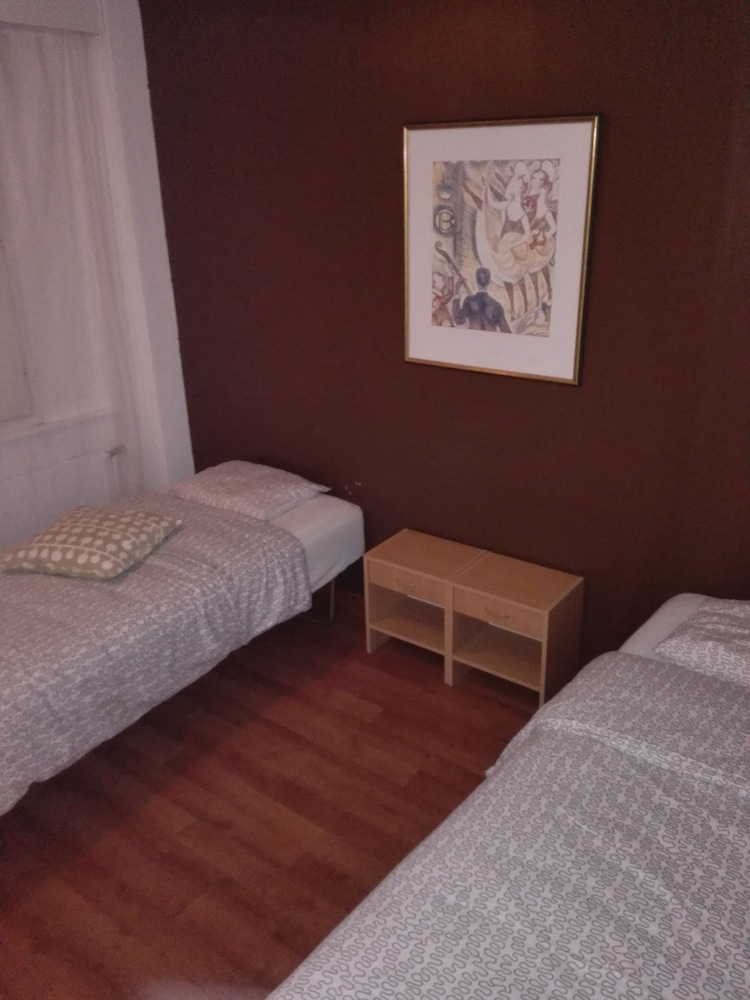 Economy Twin Room photo 2