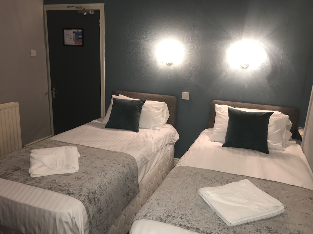 Twin Room, Shared Bathroom