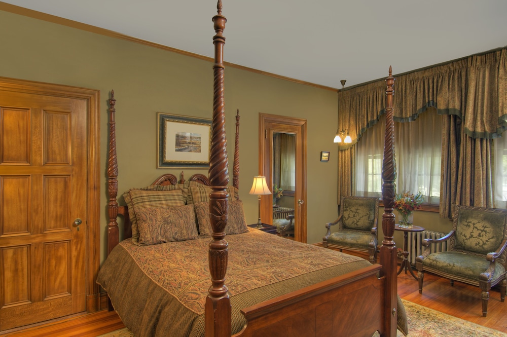 Castle Queen Room photo 1