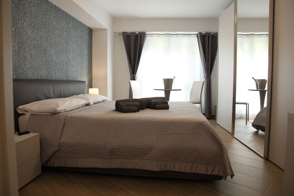 Exclusive Suite, Jetted Tub