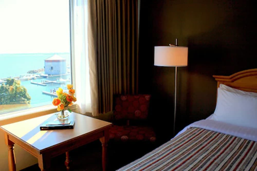 Standard Room, 2 Queen Beds, Lake View photo 1