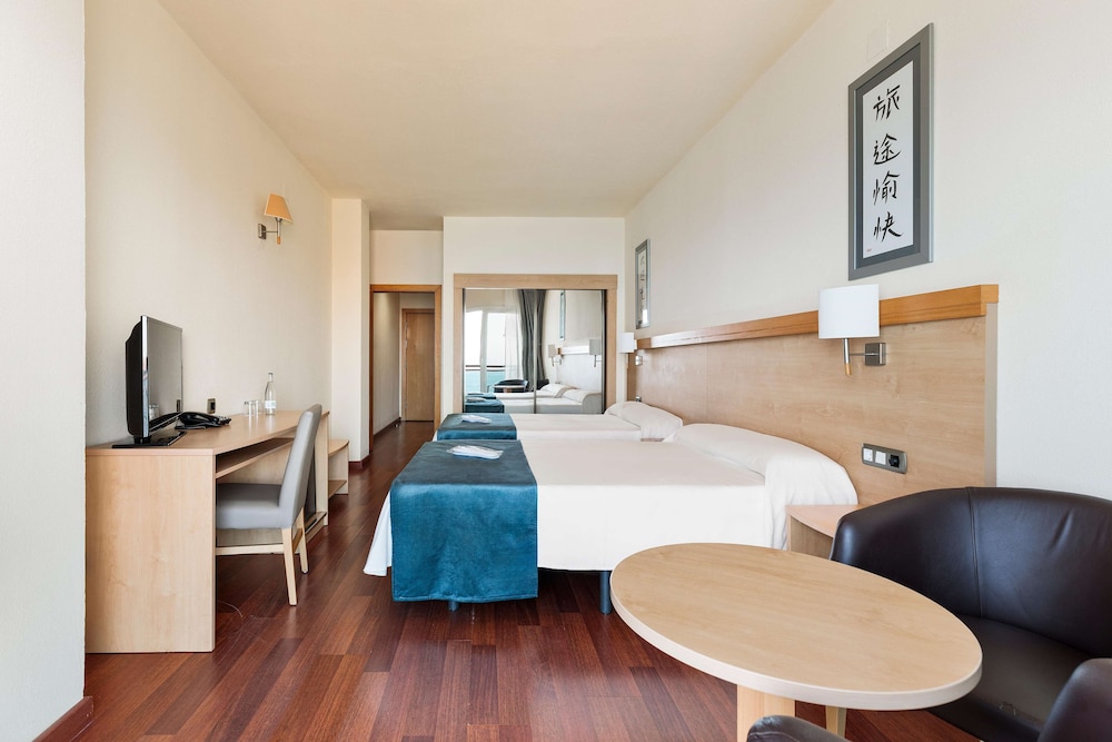 Standard Room, Partial Sea View (3 adults + 1 child) - Photo 5
