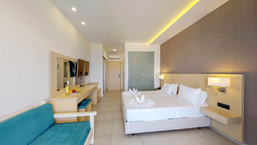 Superior Room, Sea View - Photo 11