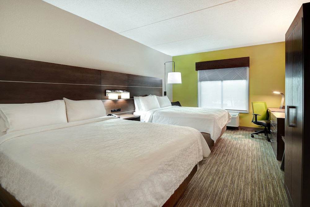 Standard Room, 2 Queen Beds - Photo 1