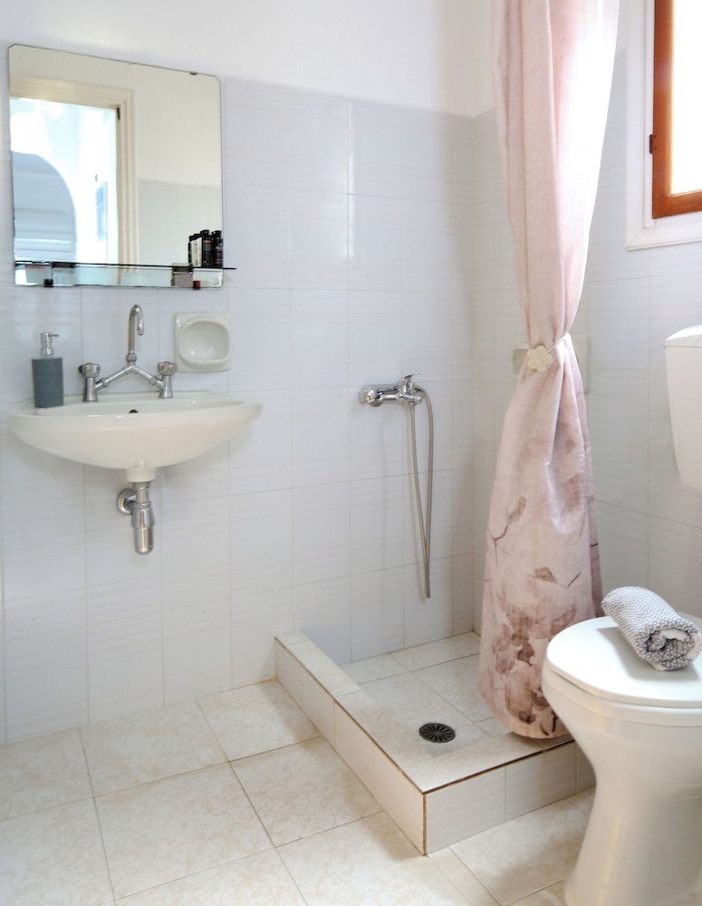 Standard Triple Room, Sea View - Photo 4