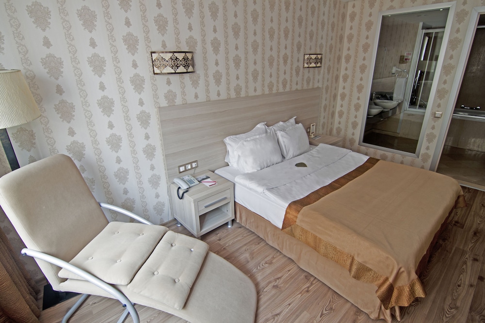 Suite, 1 Double Bed - Photo 4