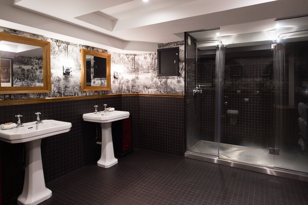 Suite - Photo 2