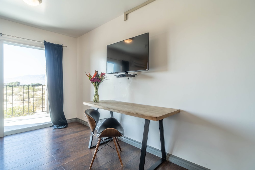 Suite, 1 King Bed, Kitchenette, Mountain View - Photo 6